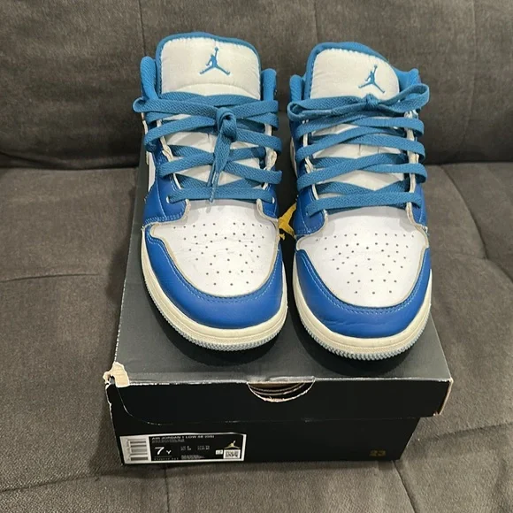 Air Jordan 1 Low SE size 7Y - Picture 6 of 6